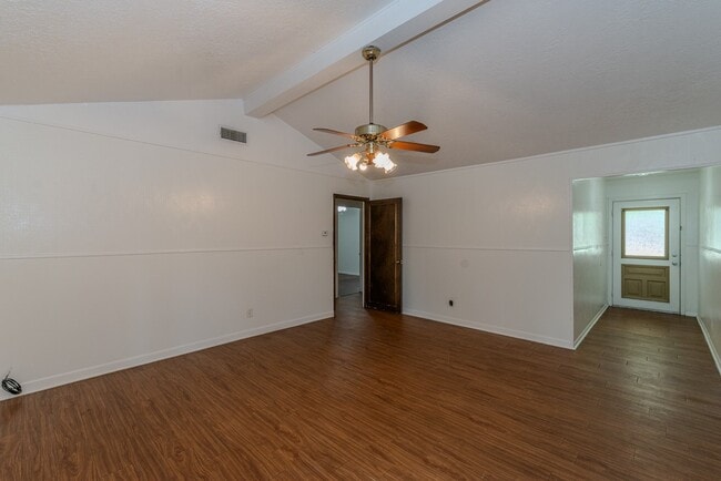 Building Photo - 450 Norvell St