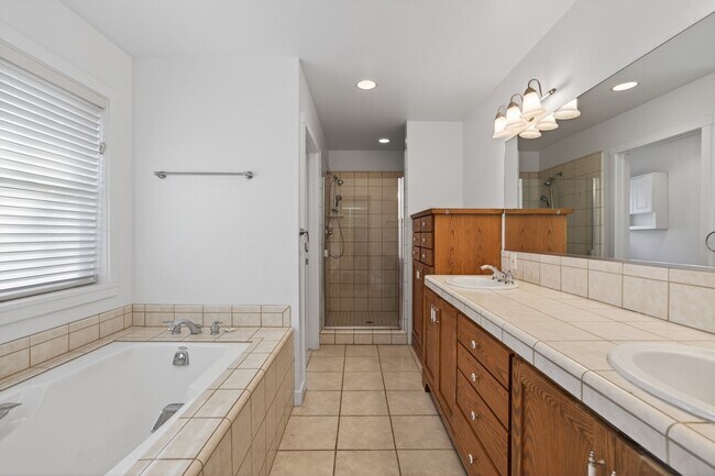 Building Photo - 914 El Paseo Rd