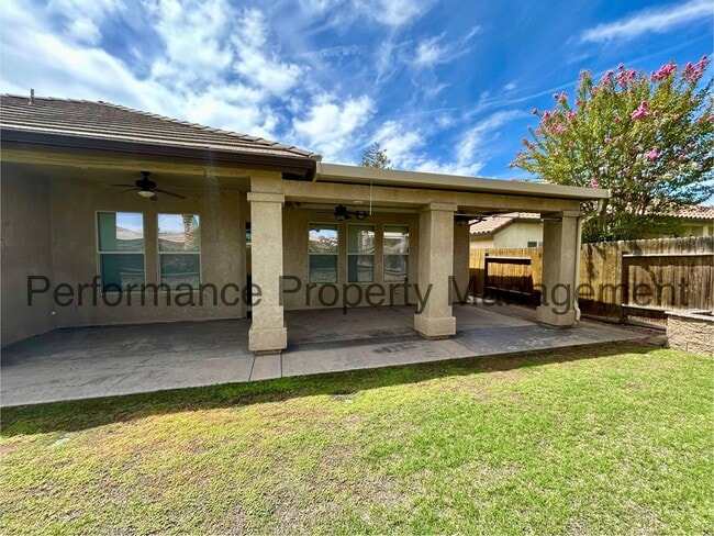Building Photo - Stunning 4 Bed/ 2 Bath NW Bakersfield Home...