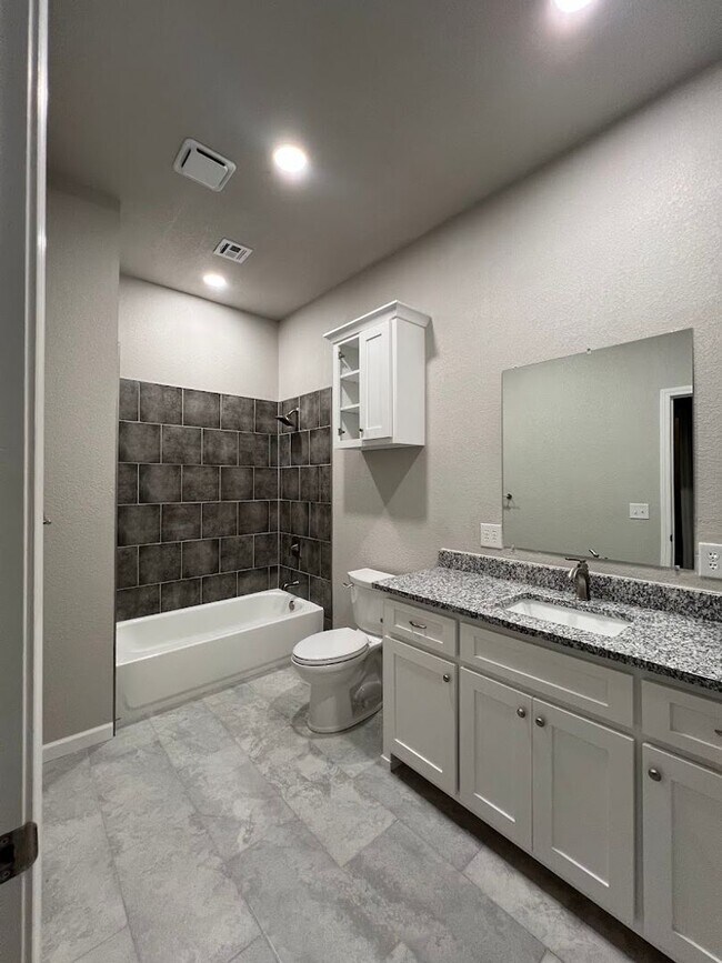 Building Photo - Stunning 4-Bedroom Renovated Home in Sapulpa