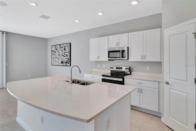 Building Photo - 2596 Penguin Blvd