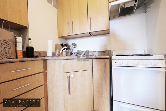 Building Photo - 210 Park Place