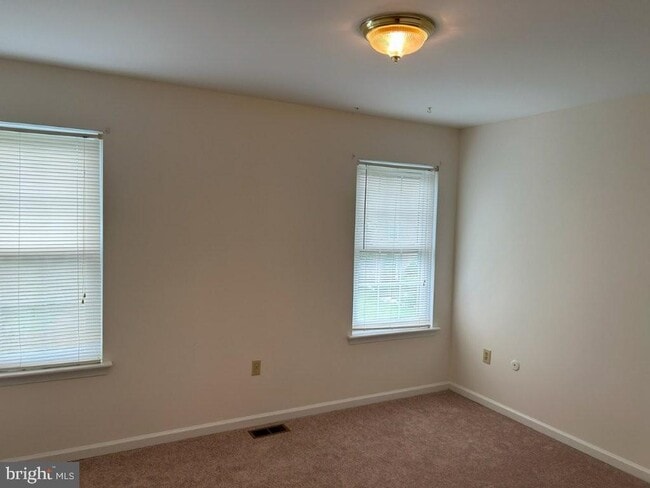 Building Photo - 12 Sumac Ct