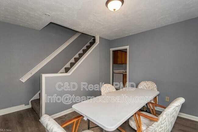 Building Photo - 3724 W 41st St