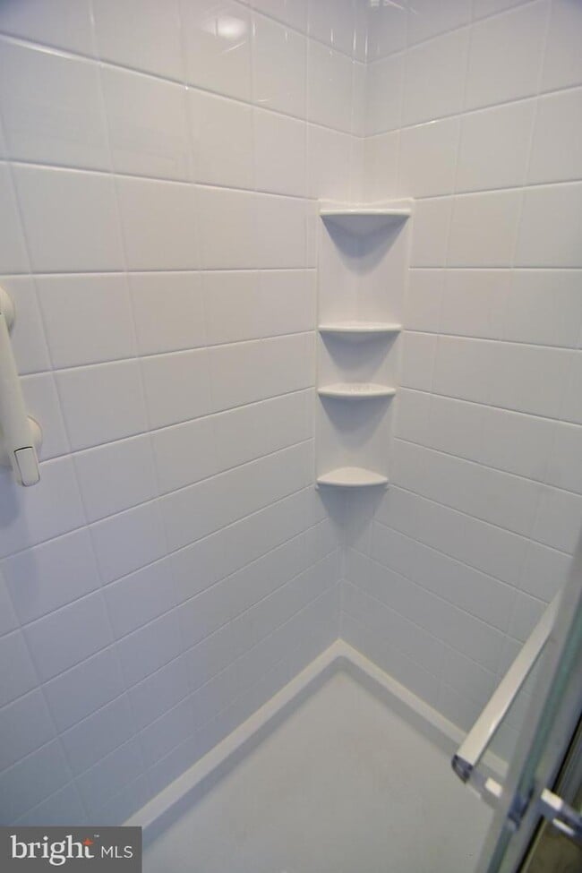 Building Photo - 21 Twin Brooks Dr