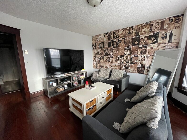 Living Room - 609 3rd Ave S