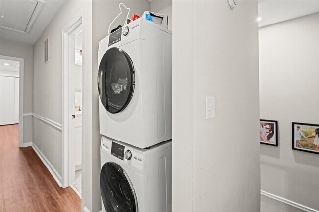 Building Photo - 541 N White St