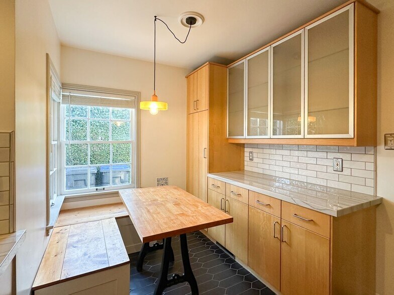 Building Photo - 2315 N Flower St