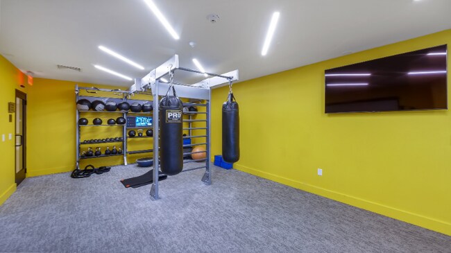 Building Photo - 675 Monmouth St