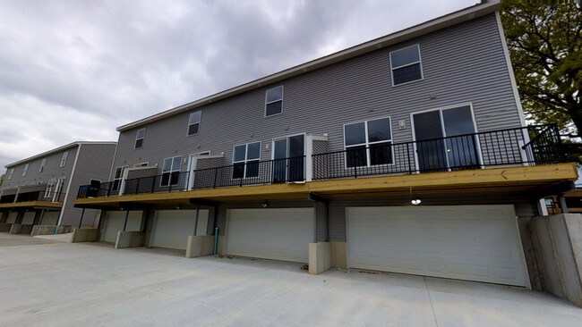 Building Photo - 1307 Sleepy Hollow Rd