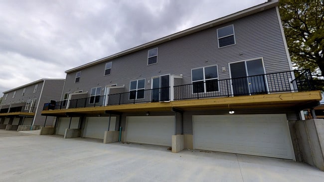 Building Photo - 1323 Sleepy Hollow Rd