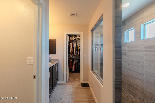 Building Photo - 305 Del Palmar