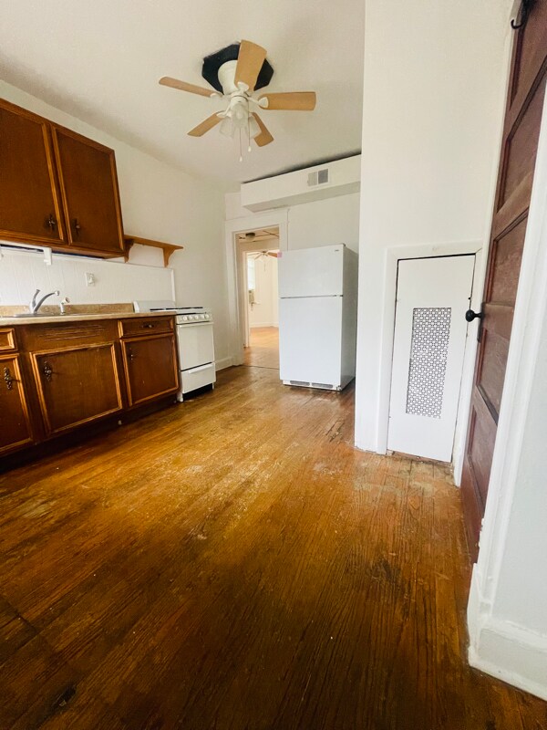 Building Photo - 3712 Parkside Dr