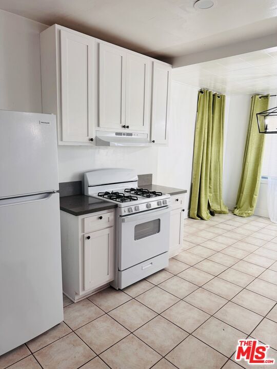 Building Photo - 1100 W 48th St