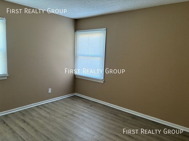 Building Photo - 415 Alexander Dr