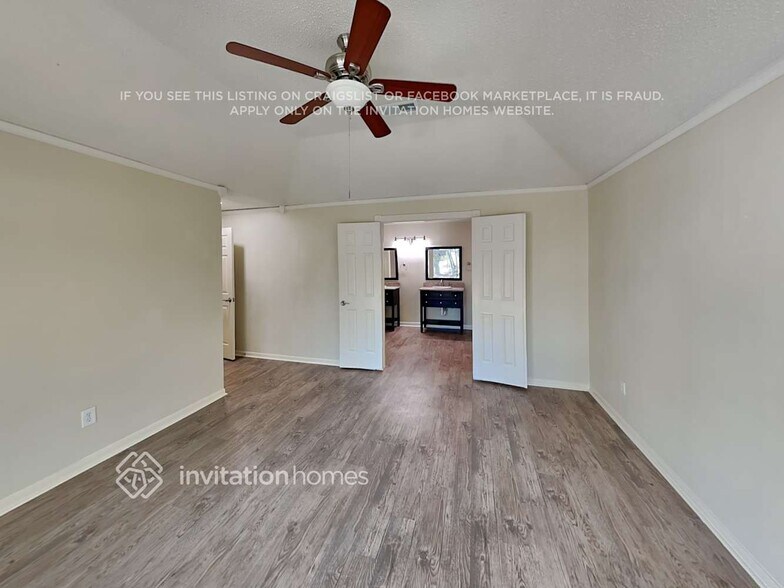 Building Photo - 110 S Village Knoll Cir