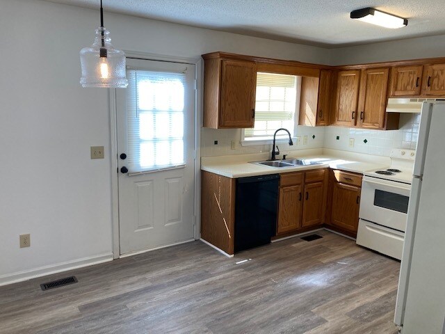 Kitchen - 633 Wilderness Trl