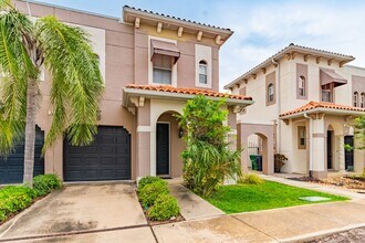Building Photo - South Tampa 3 Bed / 2 Bath / 1 Car Garage ...