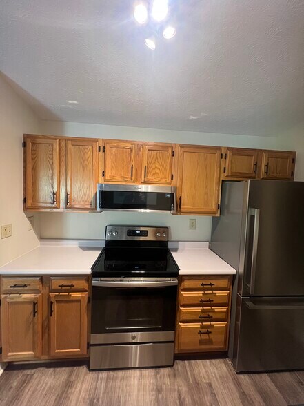 Building Photo - 230 Willowbrook Ct