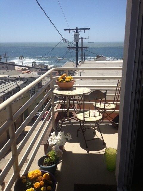 Building Photo - 215 Moonstone St