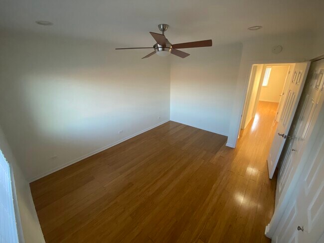 Building Photo - 9480 Bay Colony Dr