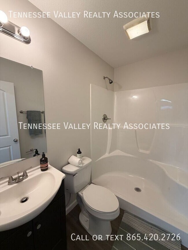 Building Photo - 1816 Andes Rd