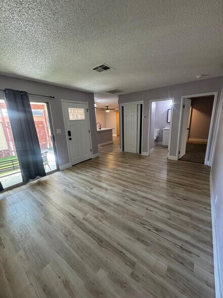 Building Photo - 457 N Lamb Blvd
