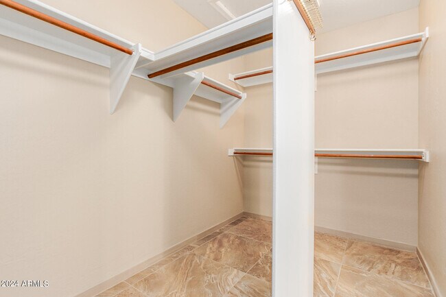 Building Photo - 6122 W Linda Ln
