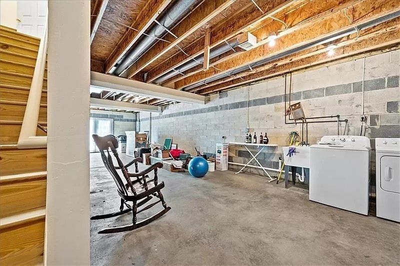 Building Photo - 103 Paddock Ln