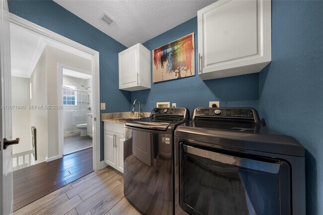 Building Photo - 4501 Windmill Palm Way