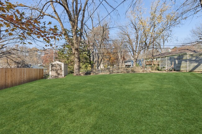 Building Photo - 10106 W 91st St