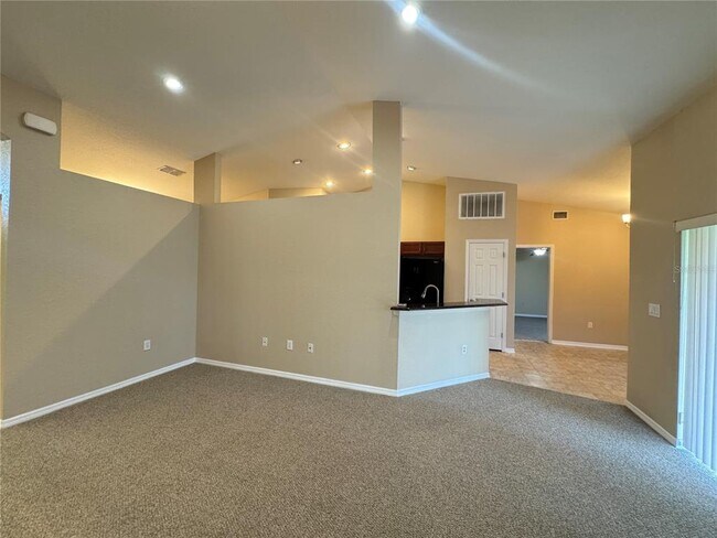 Building Photo - 4876 Summerfield Cir