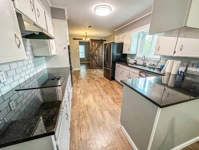 Building Photo - 4 Bedroom, 2 Bathroom Home in Woodway, TX!