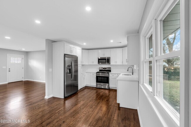 Building Photo - 1230 Dove St