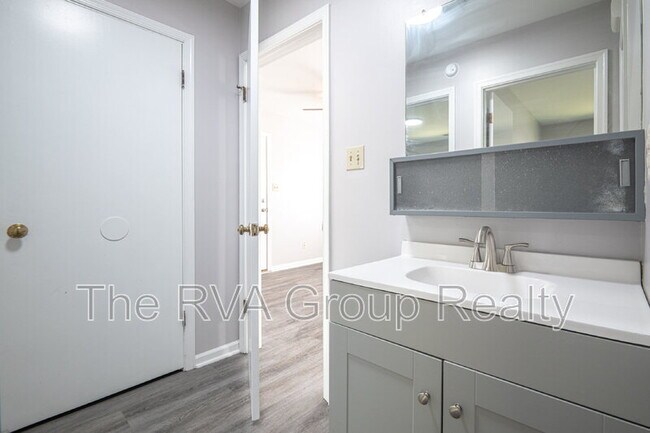 Building Photo - 3805 Woodlawn St