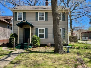 Building Photo - 1880 Sanford St