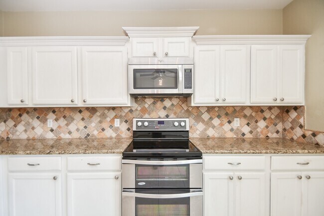 Building Photo - 16843 Mammoth Springs Dr