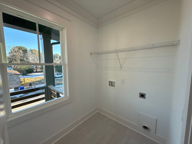 Building Photo - 2018 Riverview Ave