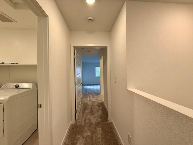 Building Photo - BRAND NEW 3 BED 2.5 BATH 2 BALCONY 2 CAR GARAGE TOWNHOUSE IN HENDERSON FOR RENT!!