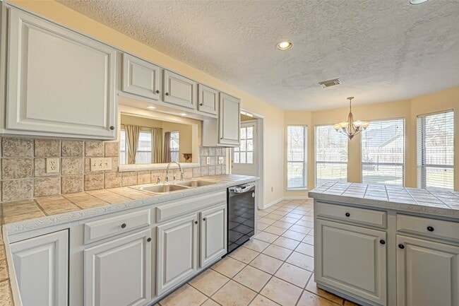 Building Photo - 13410 Lynnville Dr