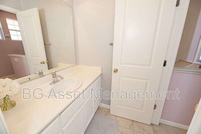 Building Photo - 1653 Northshore Dr