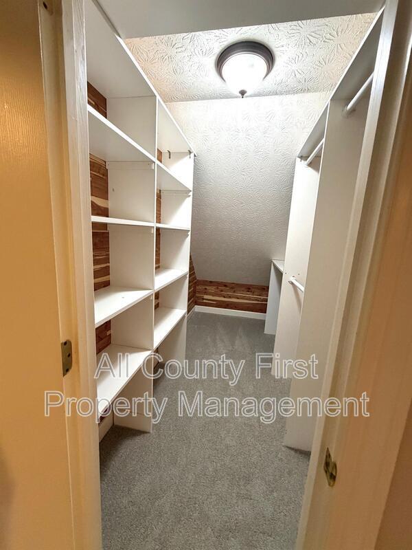 Building Photo - 2438 Kings Arms Dr