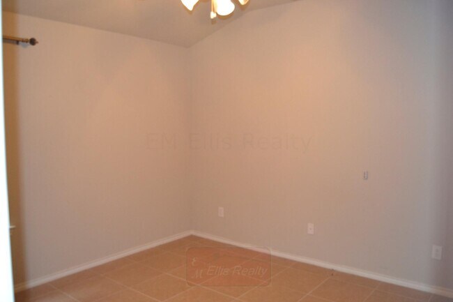 Building Photo - 714 Point Sunset