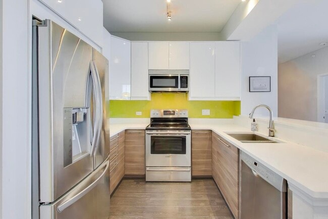 Building Photo - 1629 S Prairie Ave