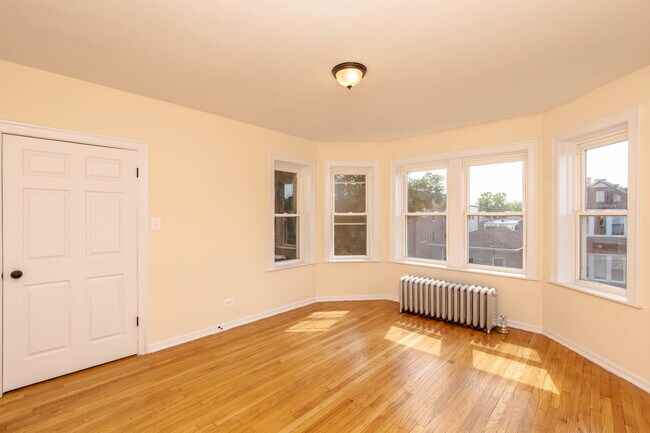 Building Photo - 4959 N Albany Ave