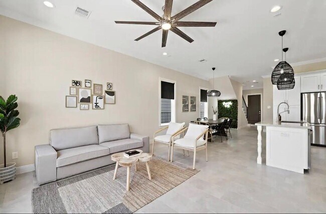 Building Photo - 3703b Bolin Rd