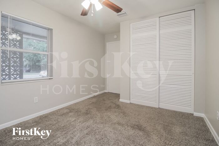 Building Photo - 1275 W Wellington Dr