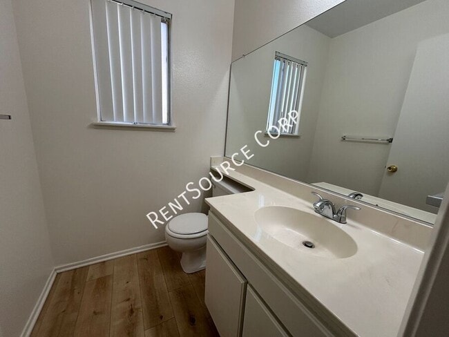 Building Photo - 1304 Kings Rd