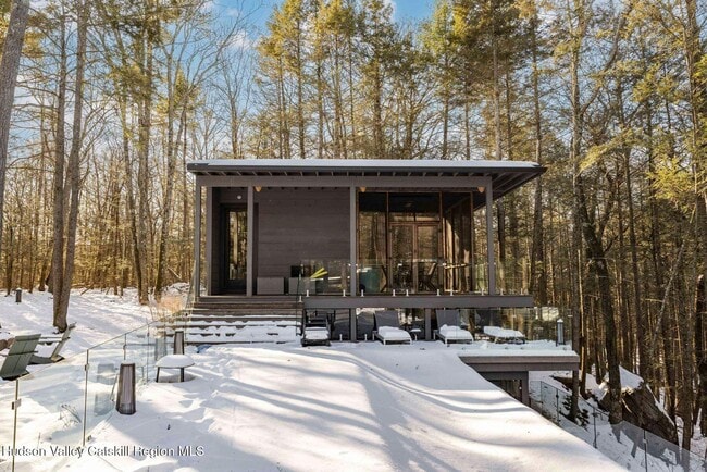 Building Photo - 70 Raybrook Dr