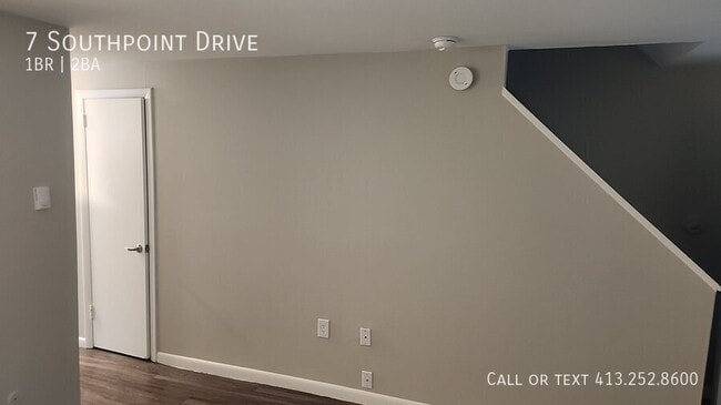 Building Photo - 7 Southpoint Dr